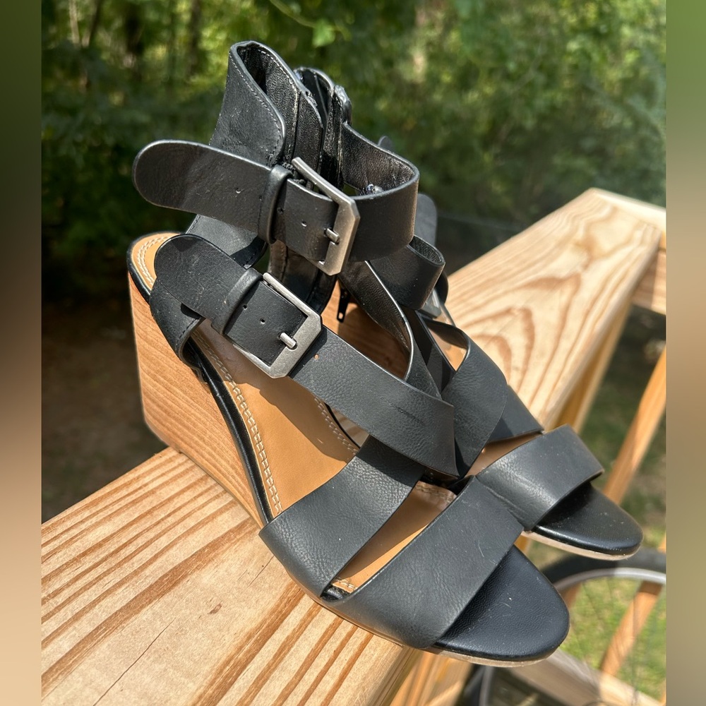 Crown Vintage Black Buckle Wedge Sandals
